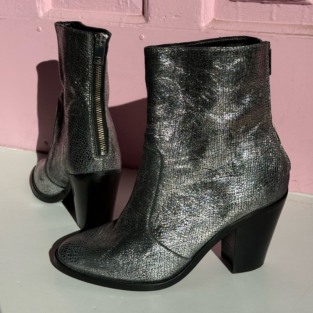 Diesel MAD-IN-CHELSEA D-HEILY Metallic Silver Leather Ankle Boots EU 39